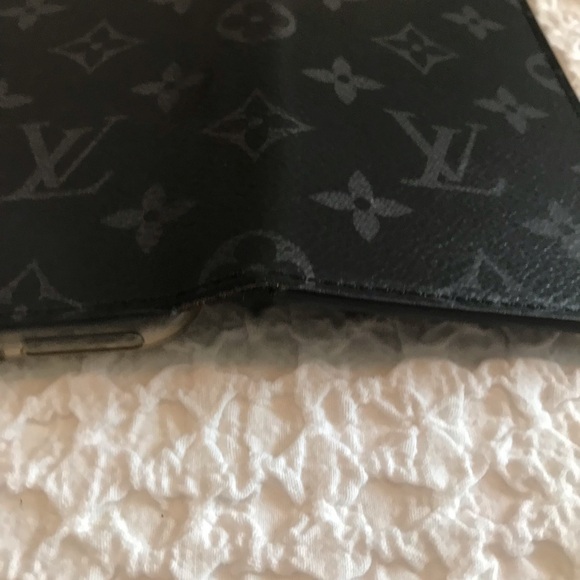 Louis Vuitton authentic monogram graphite 7Plus iPhone folio case - Picture 8 of 15